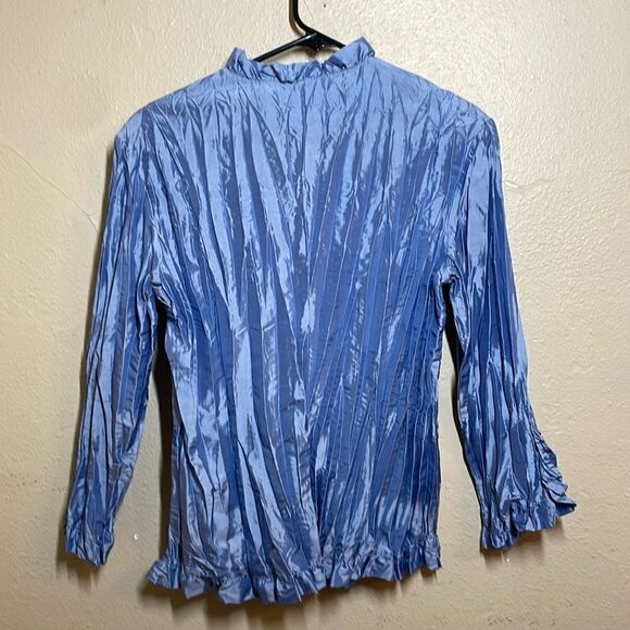Periwinkle Blouse Glass look faceted buttons, crinkle, taffeta look Small - Picture 6 of 13